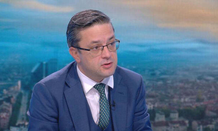 Тома Биков защити Даниел Митов за мълчанието му за "Петрохан"