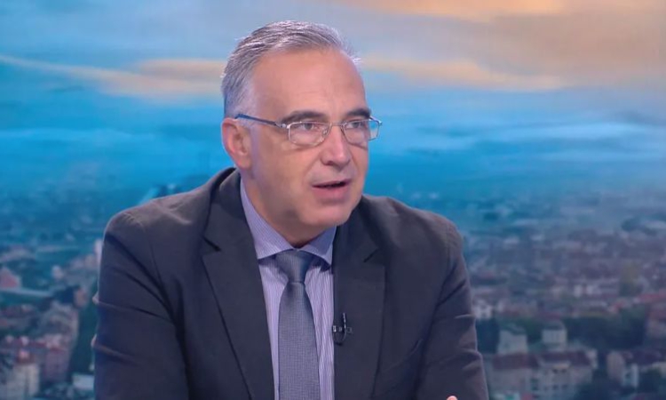 Кутев: Възможно е Румен Радев да има 120 депутати