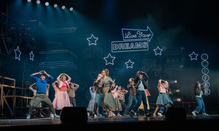 Фурор в Зала 1 на НДК: „Брилянтин“ разпали страстите в София още в първата си вечер