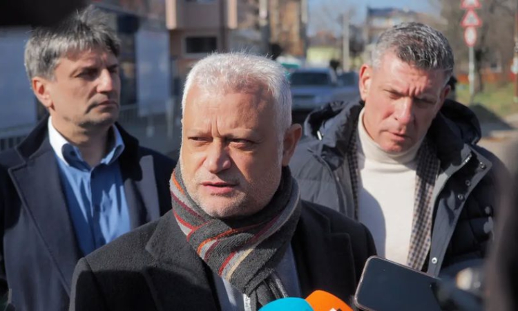 Емил Дечев за ударите срещу Иран: На този етап няма опасност за България