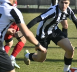 Равенство между Локомотив II и Розова долина