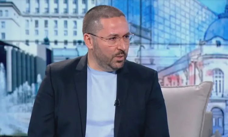 Бащата на Сияна Николай Попов влиза в политиката