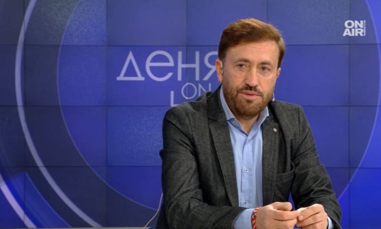 Бойко Найденов: Докато службите чакат изборите, 