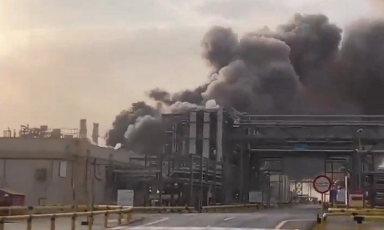 Ирански дронове удариха гигантска рафинерия в Саудитска Арабия