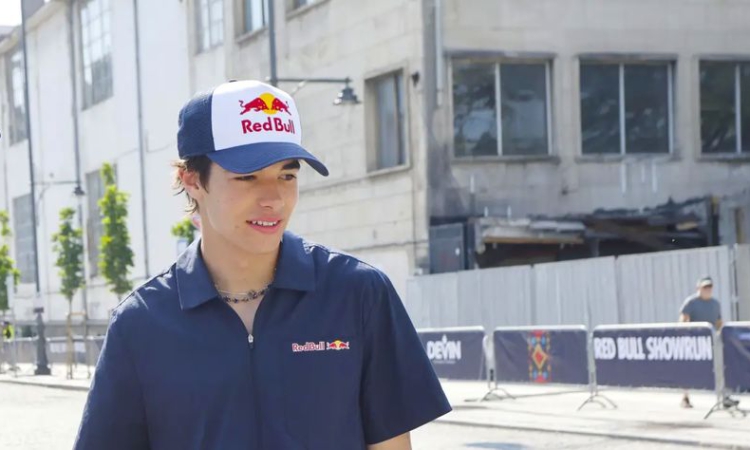 Никола Цолов беше принуден да обиколи половината земно кълбо, за да стигне до Мелбърн