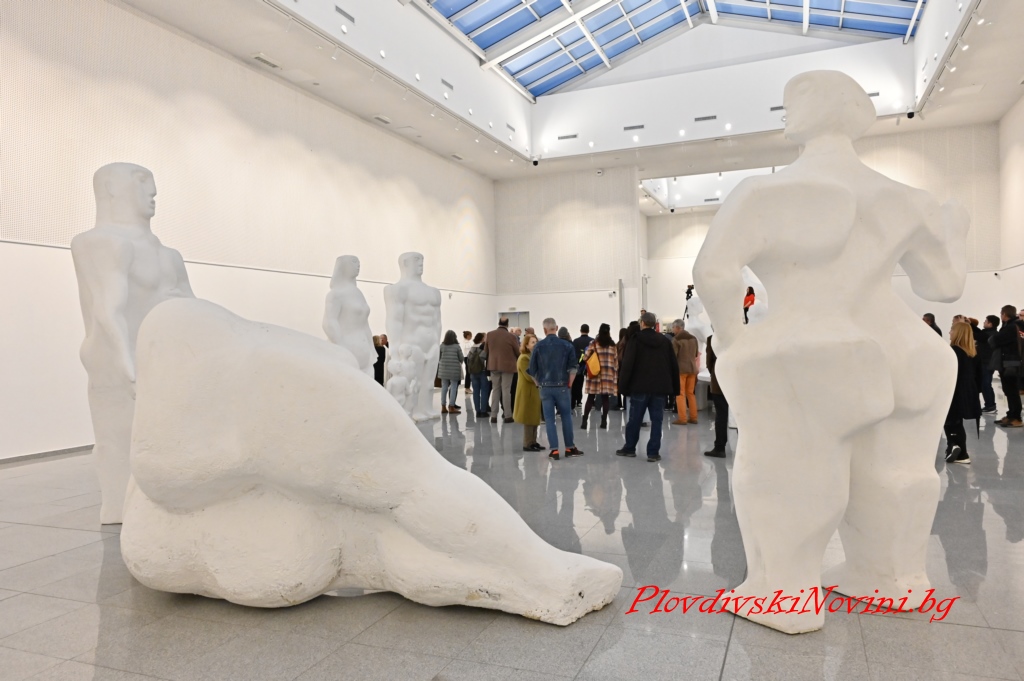 Павел Койчев с 13 гигантски пластики в Зала „2019“