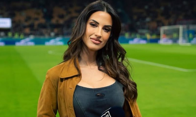 Спортна журналистка вдигна градусите на ''Сан Сиро''