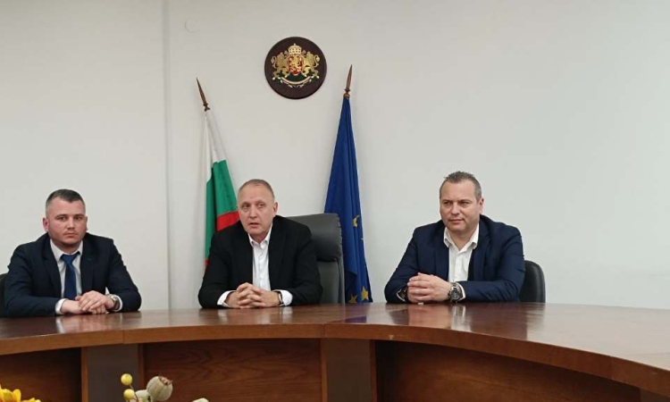 Областният управител представи двамата си заместници Димитър Згуров и Цветомир Цветков