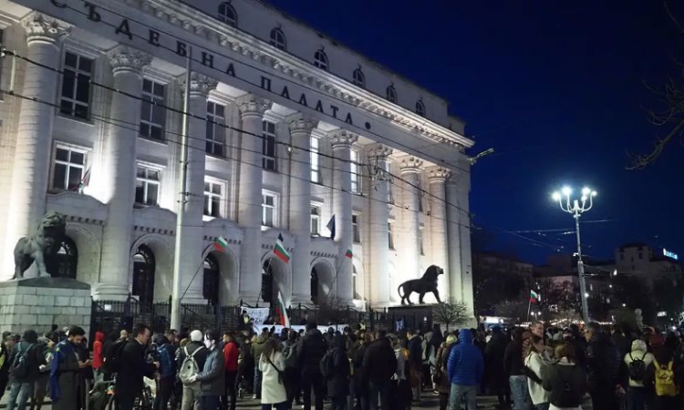 Отново протест пред Съдебната палата срещу Борислав Сарафов