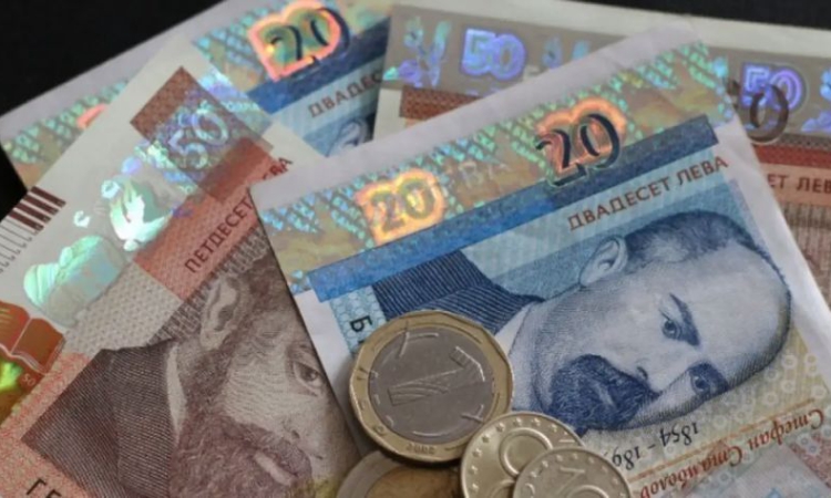 По 700 млн. лева на ден са внасяни в банките у нас през януари