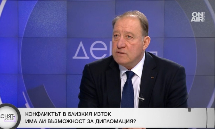 Ангел Найденов: Чувства се поражение в Иран, но няма признаци, че режимът ще падне