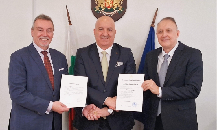 Н. Пр. Мирослав Томан връчи нов мандат на почетния консул в Пловдив проф. Иван Соколов