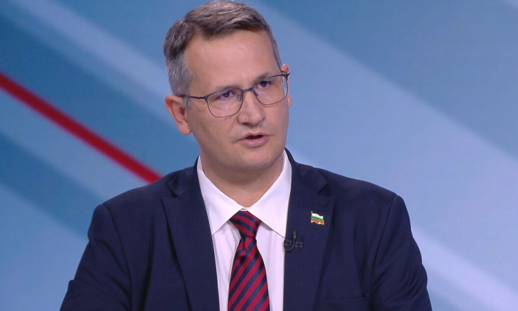 Иван Христанов: Млякото в България става все по-евтино за изкупуване, а за фермерите става все по-скъпо