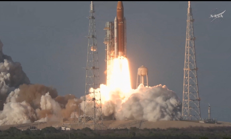 Artemis II отлетя към Луната