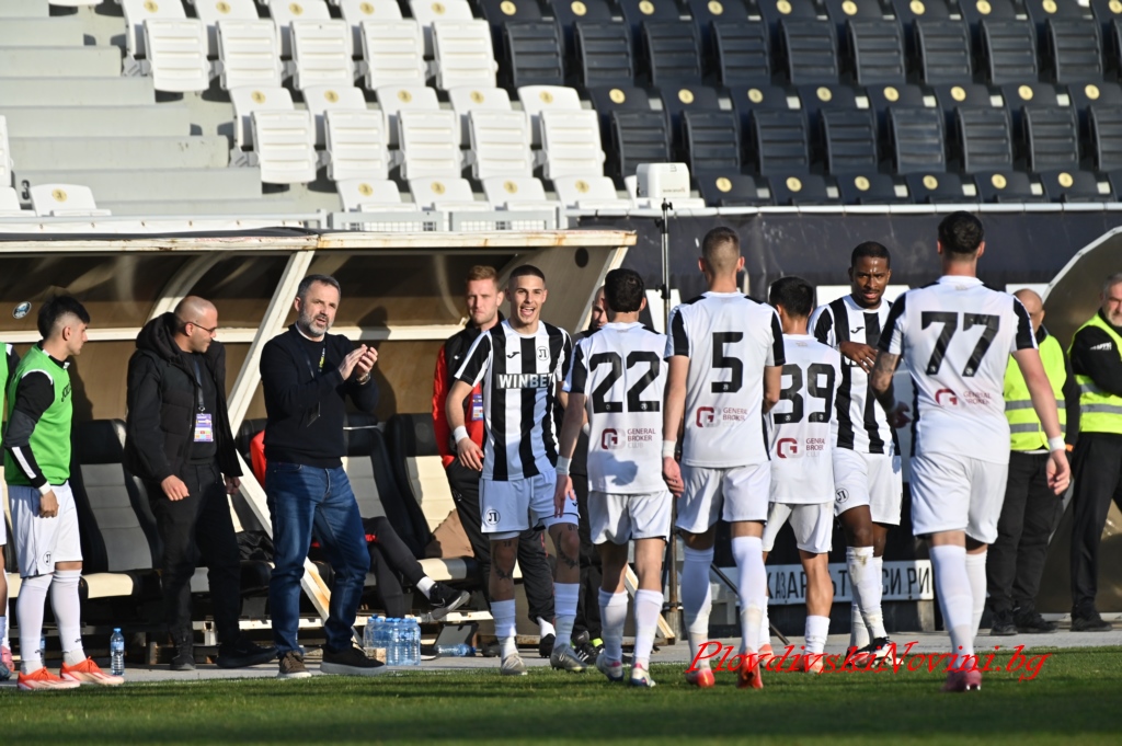 На живо: Локомотив Пд - Локомотив Сф 1:0, червен картон за гостите