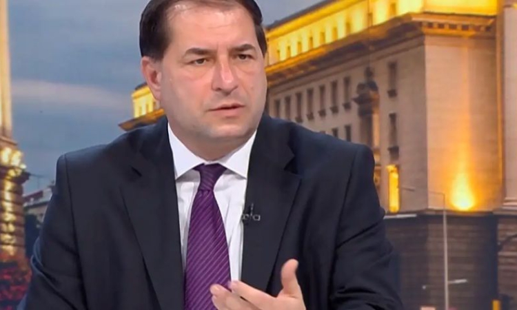 Доц. Борислав Цеков: Няма битка „промяна на статуквото”, а има вътрешна борба в рамките на самото политическо статукво