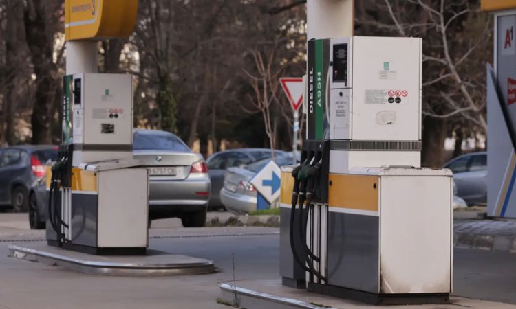 Дизелът поскъпва с часове