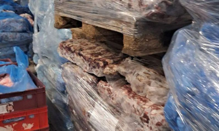 Унищожават над 6,5 тона храни и спират предприятие в Соколово