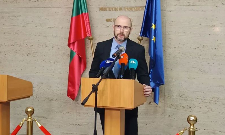 Правосъдният министър внесе предложението за дисциплинарно производство срещу Русинова