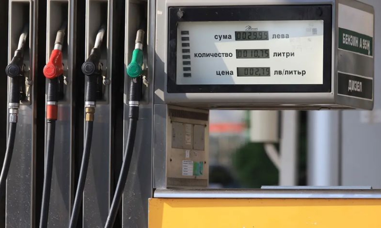 НАП и КЗП отчитат ръст в продажбите на горива въпреки поскъпването
