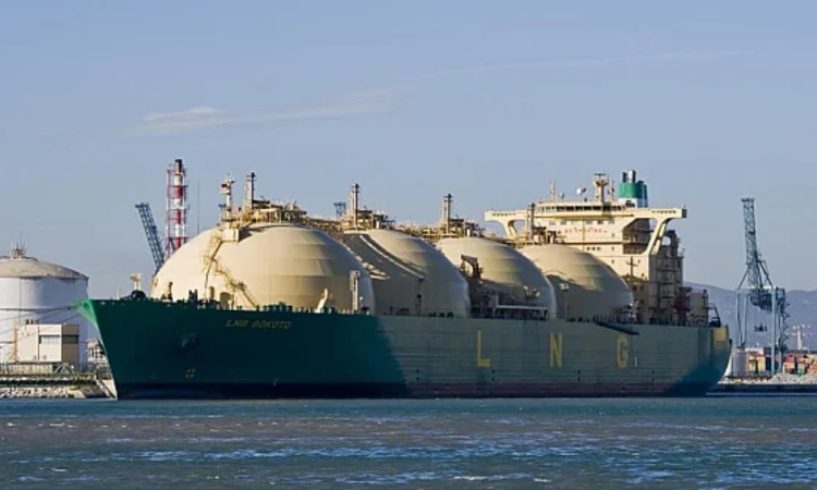 Ормузкият проток е отворен, но на каква цена: Колко бързо ще се върнат корабите