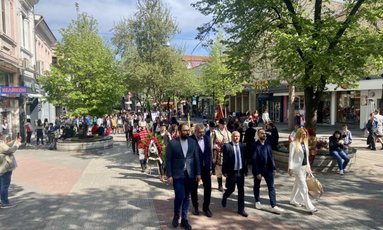 Пловдив извървя пътя на паметта с шествие, възстановки и лекции за 150-годишнината от Априлското въстание