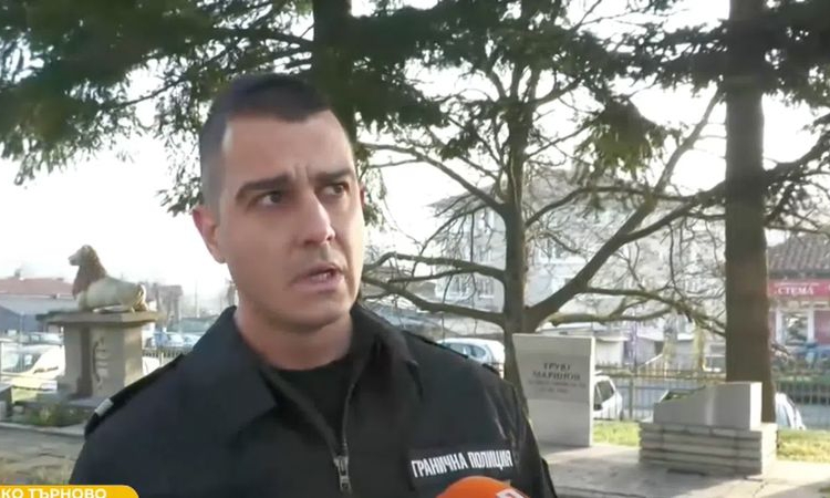 Полицаят, извадил десетки пътници от преобърнатия автобус: Чух писъци и скочих, не се смятам за герой