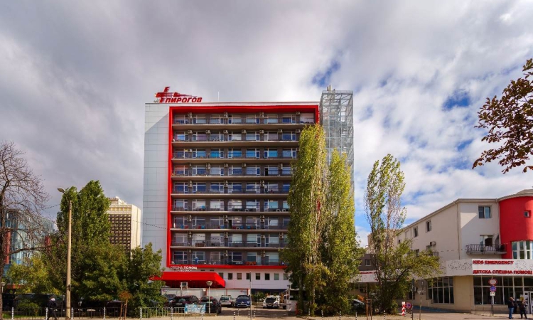 Оперираха детето, което падна от тераса на НДК, борбата за живота му продължава