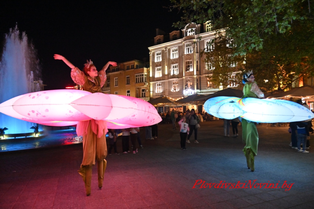 #6Fest превърна Пловдив в сцена на "Царството на венчелистчетата" 