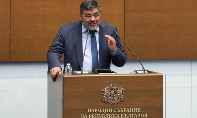 Величков призова Радев да каже дали подкрепя изказването на Кутев за „нашето НС“
