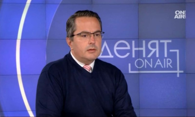 Цончо Ганев: Радев трябва да започне преговори с "Лукойл" за рафинерията