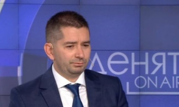 Слави Василев: Копринков работи като слон, какъвто е стандартът при Радев!