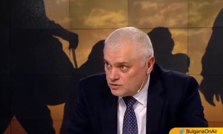 Валентин Радев: Кандев вероятно гони политическа кариера, трябваше да го обяви