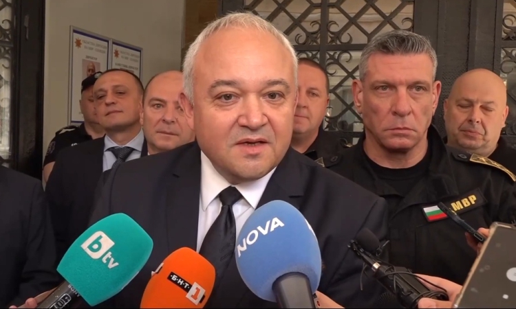 Демерджиев затяга контрола върху разходите