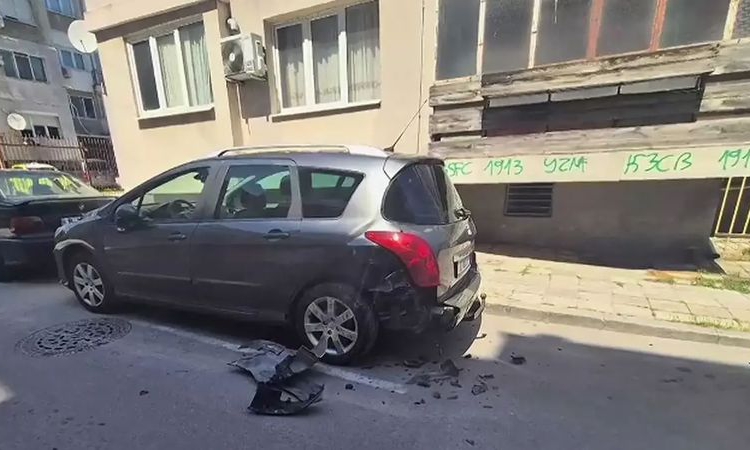 „Беше като сцена от филм на ужасите”: Шофьор с близо 3 промила блъсна паркирани коли и заплаши с пистолет потърпевшите