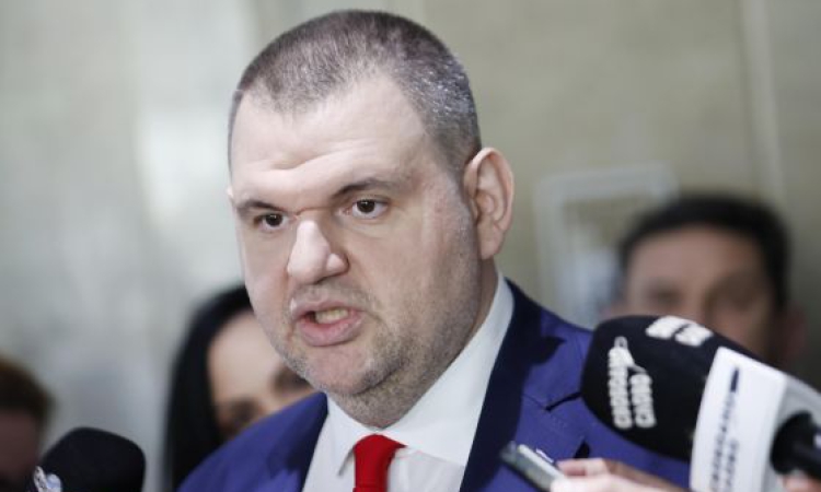 ДПС: 100 000 души са потърпешви след проверката на МВР за полетите на Пеевски